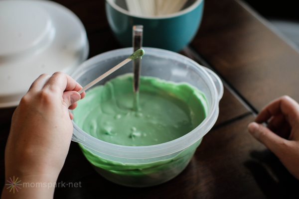 How to Make Cake Pops - Dip Stick into Candy Melts momspark.net