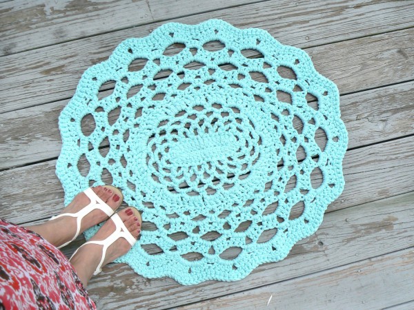 Cool Finds: Adorable Doily Rugs