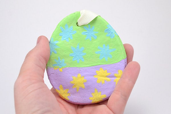 Make simple and sweet ornaments for Easter out of salt dough. How lovely!
