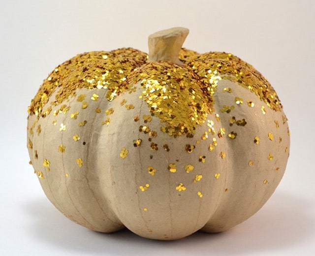 Grab some glitter and let's make some glam pumpkins! Glitter pumpkins are all the rage and it's easy to see their flashy appeal!
