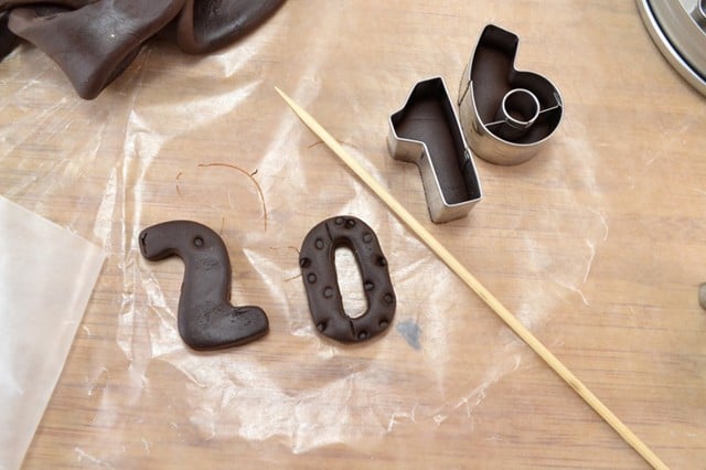 Simple and Gorgeous Cake Topper for a New Year!