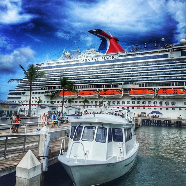 10 Reasons Why Carnival Cruise Line Rocks