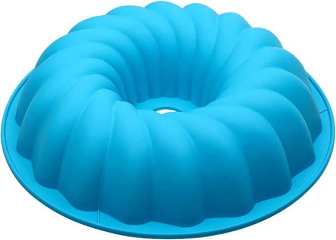 Nonstick Round Fluted Cake Mold 9.8 Inch