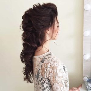 You've already found the perfect dress. Your feet will be super happy with the stellar shoes you bought. Your accessories are on point. The only thing left to finish your 2017 prom look are your hair and makeup. Whether you're scheduling an appointment with a stylist or taking a stab at completing your look on the big day, there is plenty of prom hair and makeup inspiration to go around. Here are 20 inspired prom hair and makeup looks to keep you looking amazing!